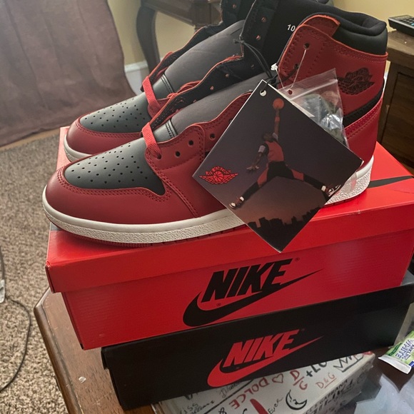 Jordan 1 high university 85 main image 4